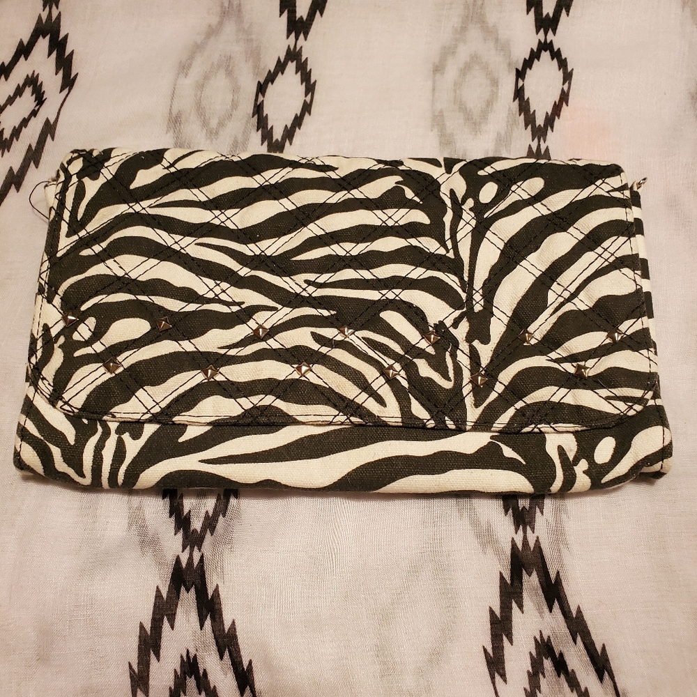 Zebra clutch
